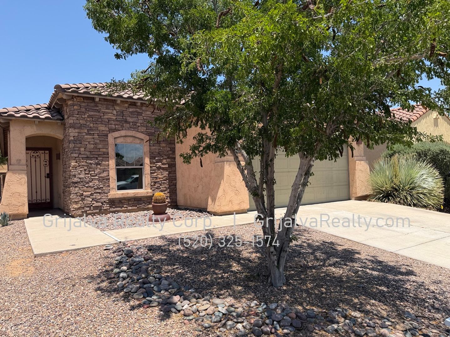 Sahuarita House: 880 W Calle Valenciana