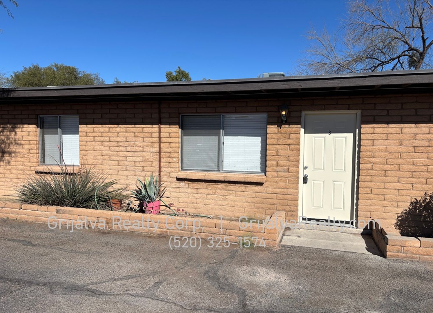 Tucson Apartment: 2838 N. Sparkman Blvd   Maintenance