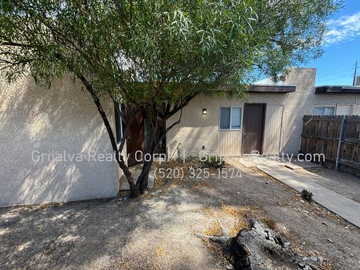 MOVE-IN SPECIAL! Remodeled 2 BR, 1 BA Unit in 4-Plex for Rent (Grant/1st Ave) – photo 1