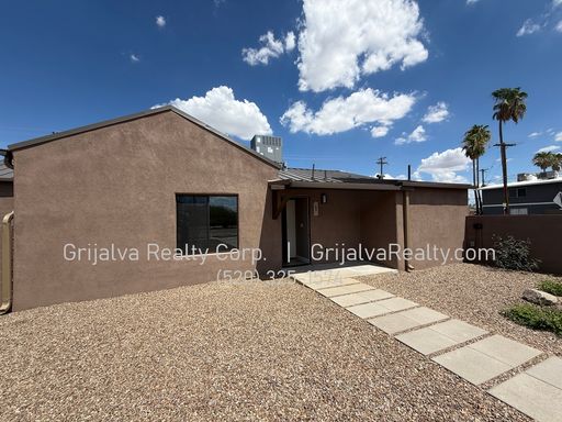 Beautifully Remodeled 2 Bed, 2 Bath Duplex - Must See! * MOVE-IN SPECIAL*(Speedway/Alvernon) – photo 1