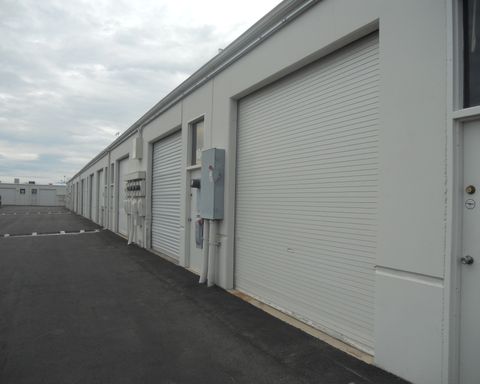 1200 SF available 9.1.2026... – photo 1