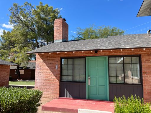 Beautiful Single Level One Bedroom!! – photo 1