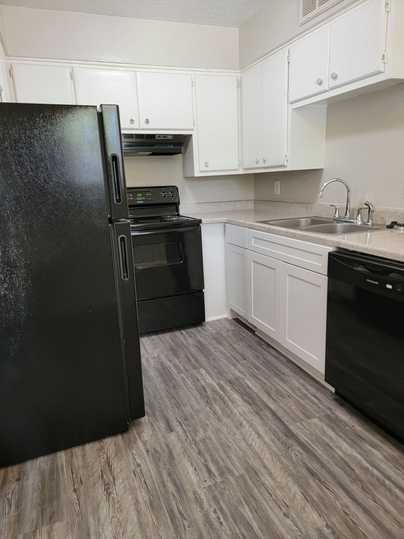 Norman Apartment: 1820 Cherry Stone Street