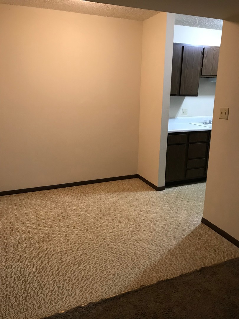 West Plains Apartment: 2400 McFarland Dr