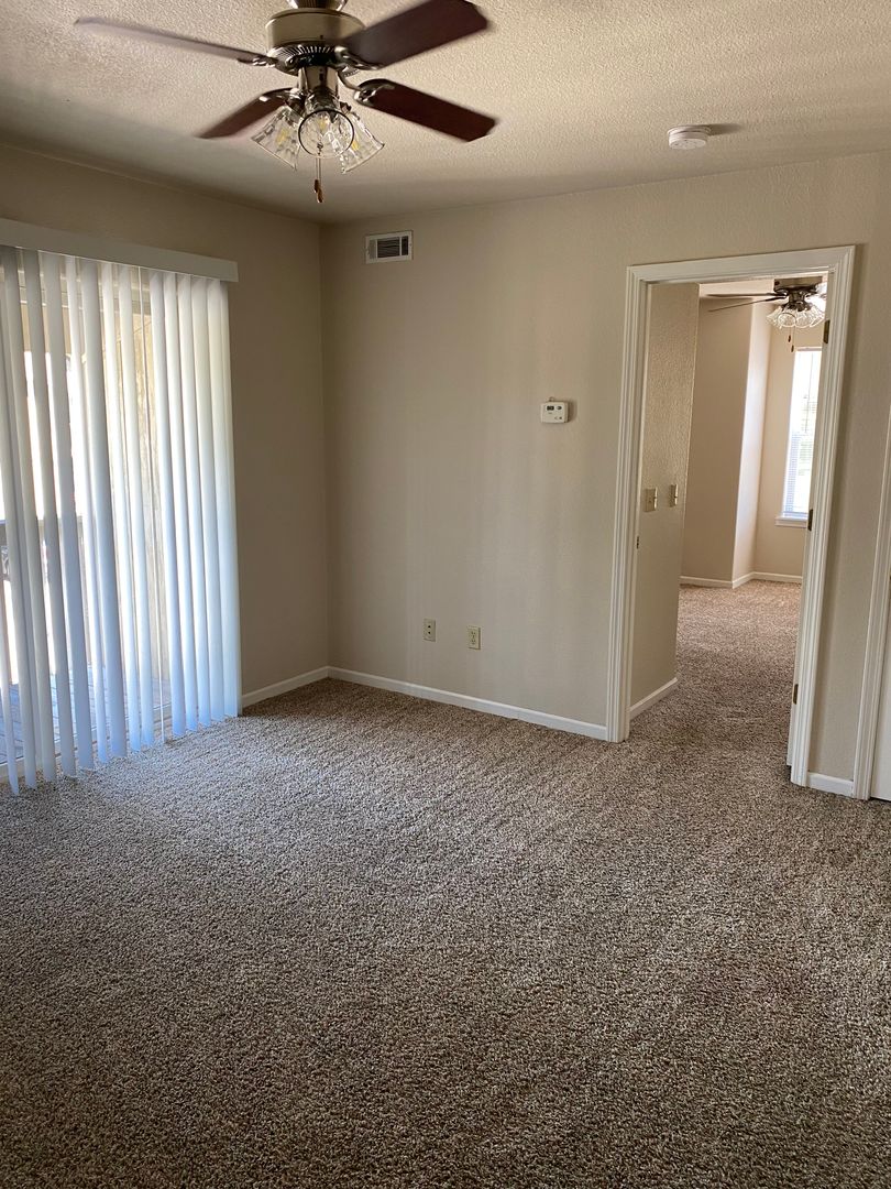 West Plains Apartment: 2400 McFarland Dr