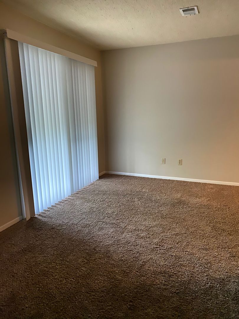 West Plains Apartment: 2400 McFarland Dr