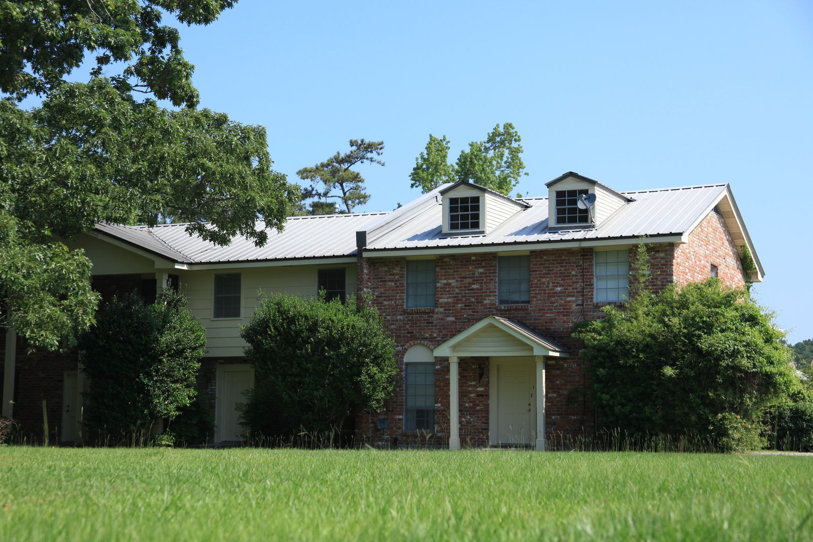 Mandeville Apartment: 320 N Causeway Blvd