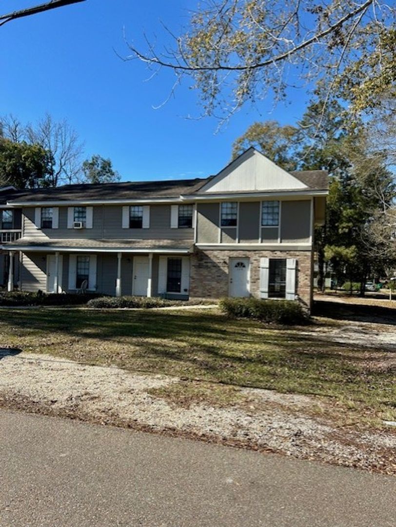 Covington Apartment: 220 - 228 N. Taylor Street