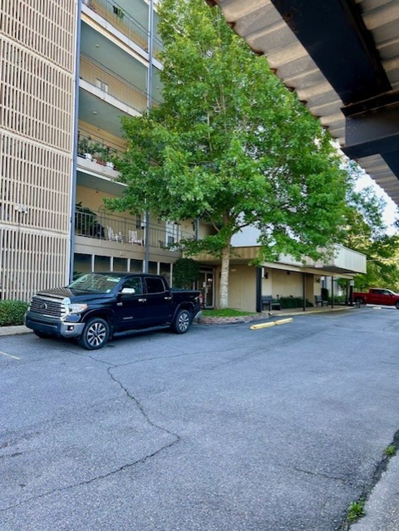 Covington Apartment: 848 E Boston