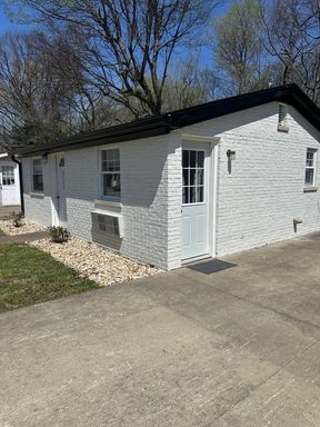 Fully Furnished 1 Bed / 1 Bath Single Family Home