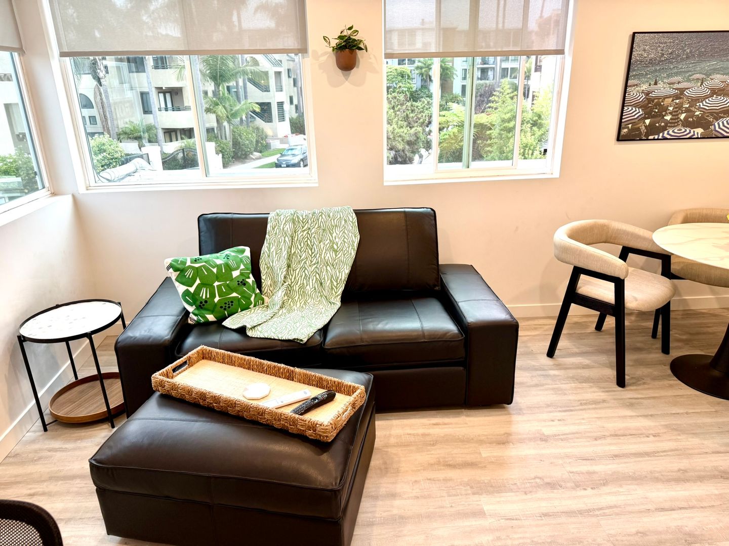San Diego Apartment: 2136 Avenida De La Playa