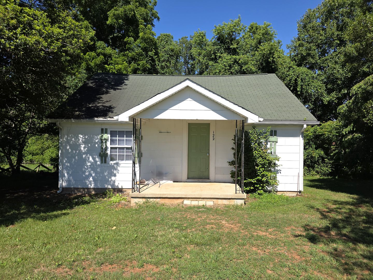 Mount Airy House: 122 Rolling Hill