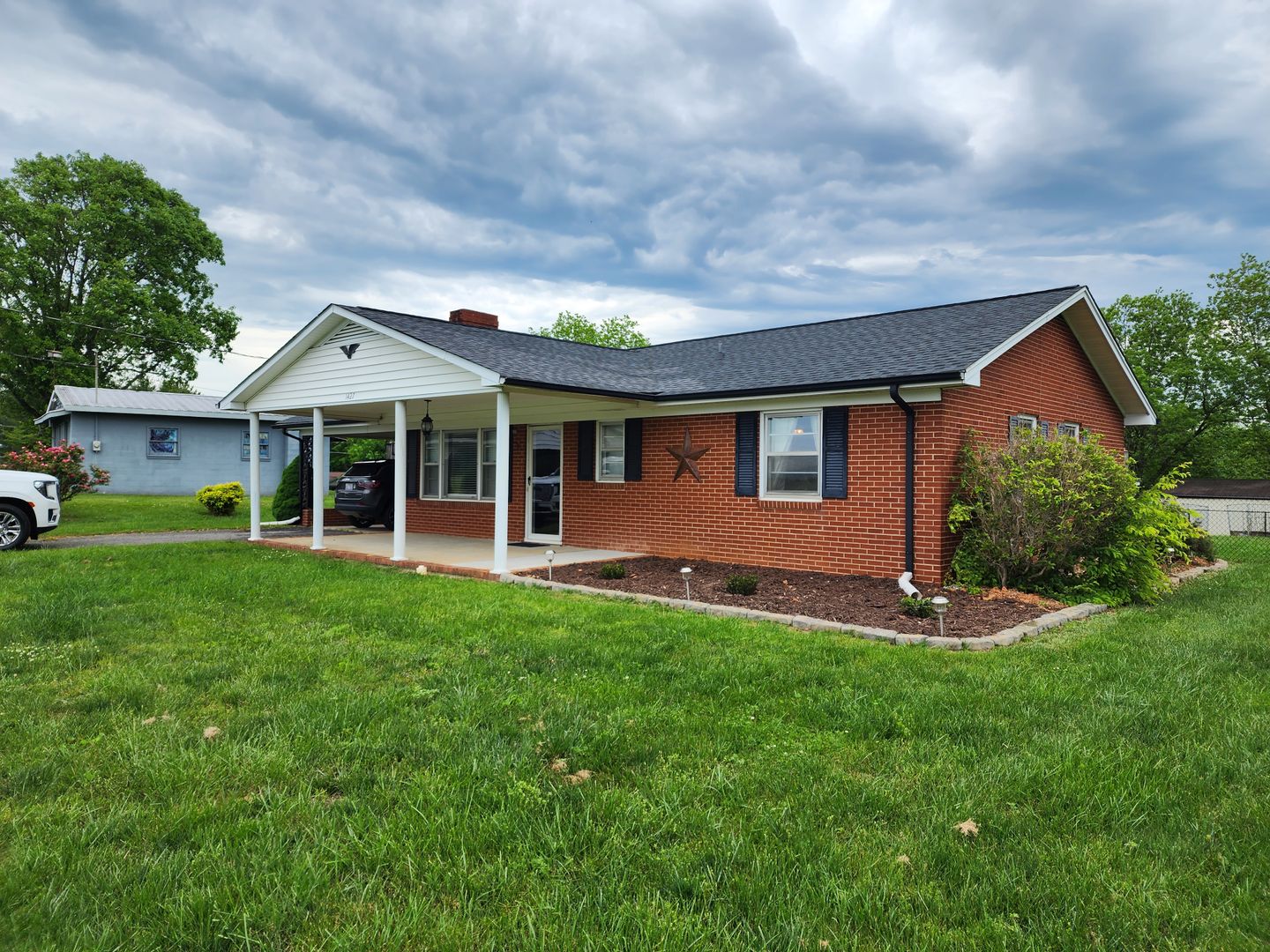 Mount Airy House: 1427 Reeves Mill