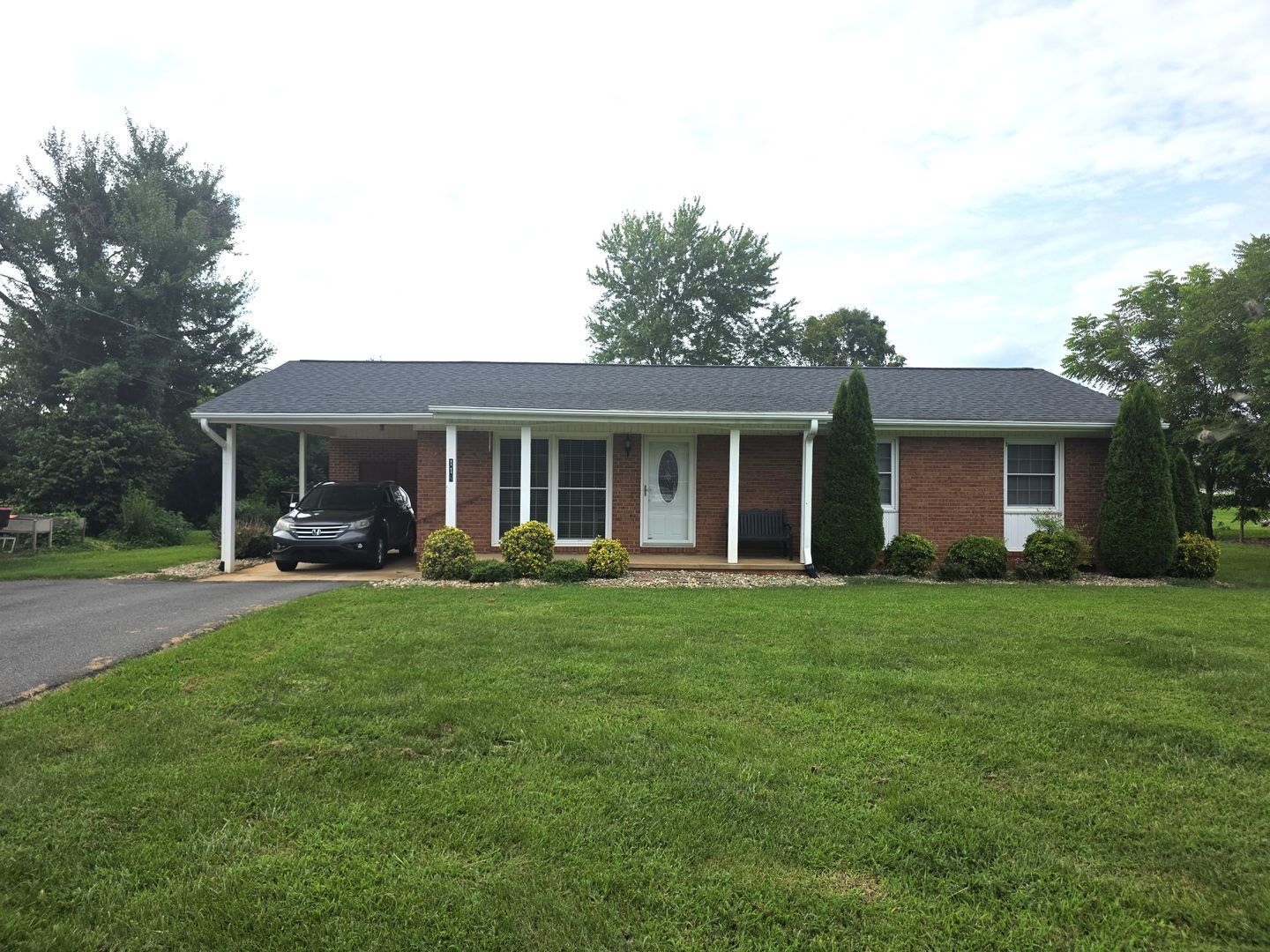 Dobson House: 118 Forest Oaks Drive