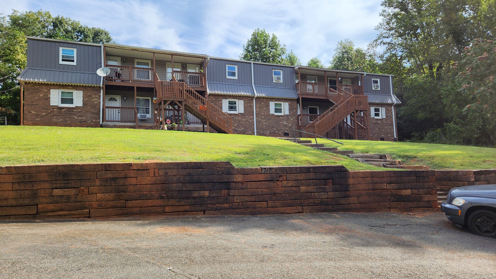 Pilot Mountain Apartment: 1471 Old US 52 S