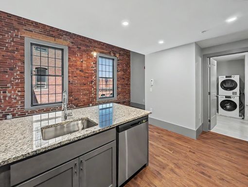 Courtyard Facing 1-Bedroom – photo 1