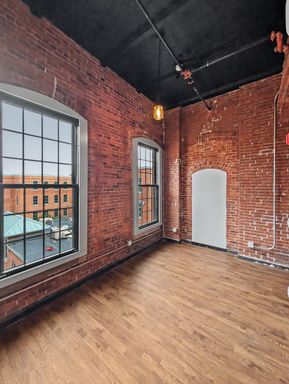 Unique 1-Bed With Brick Bedroom – photo 1