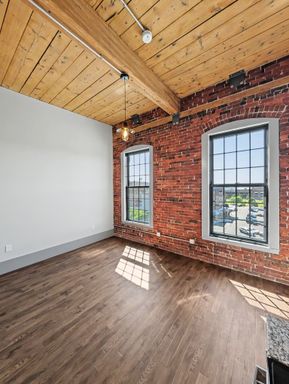 Top-Floor Studio With A View – photo 1