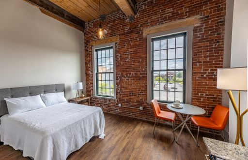 Historic Loft Studio with In‑Unit Laundry – photo 1