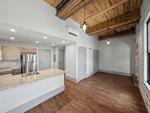 Beautiful 1-Bedroom + Office – photo 1