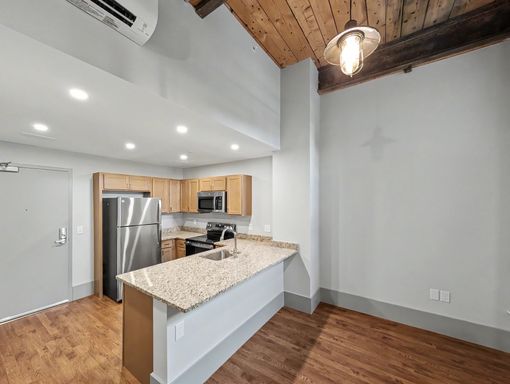 90 Grove Street - 102 – photo 1