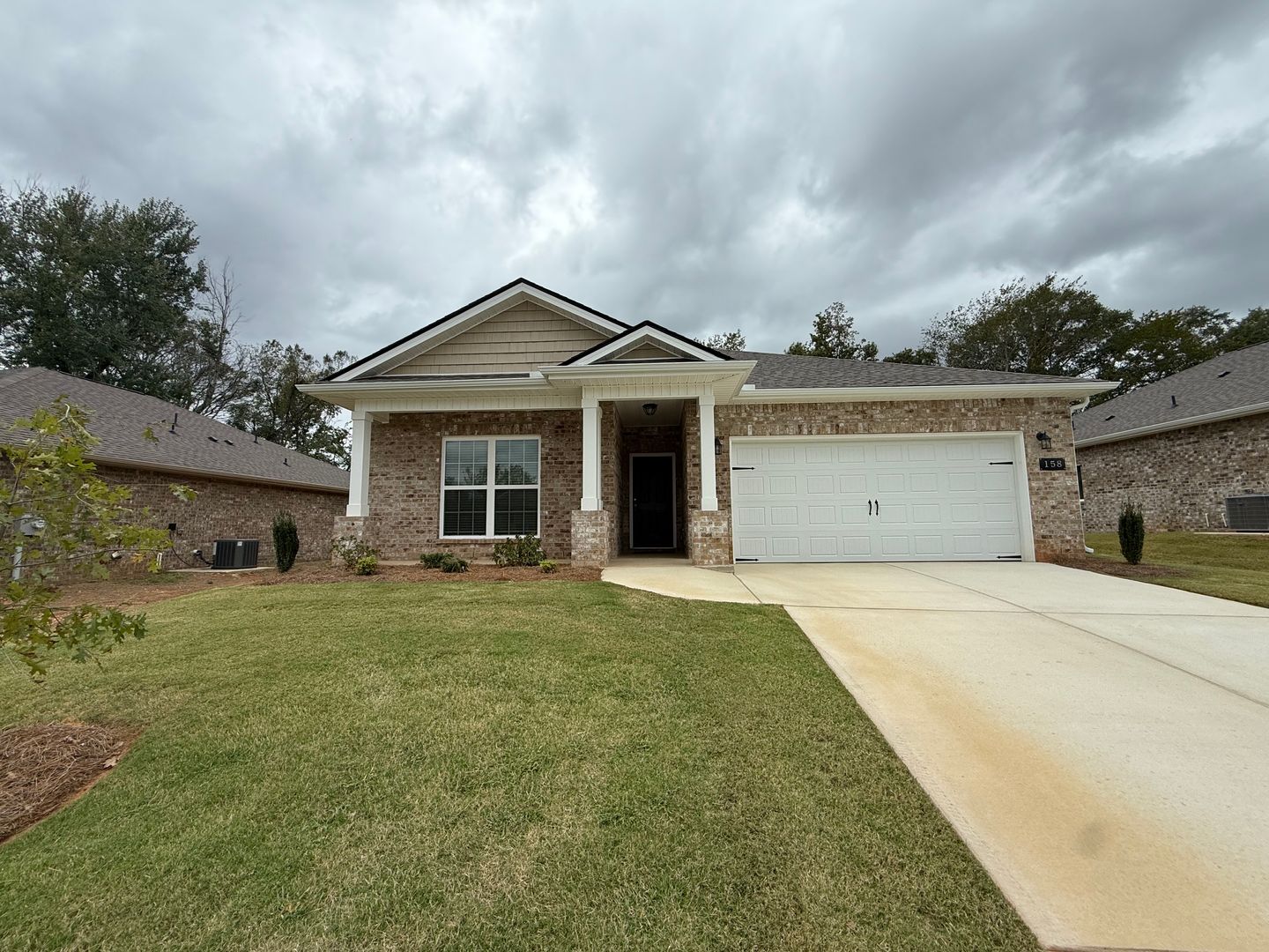 New Market House: 158 River Pointe Dr.