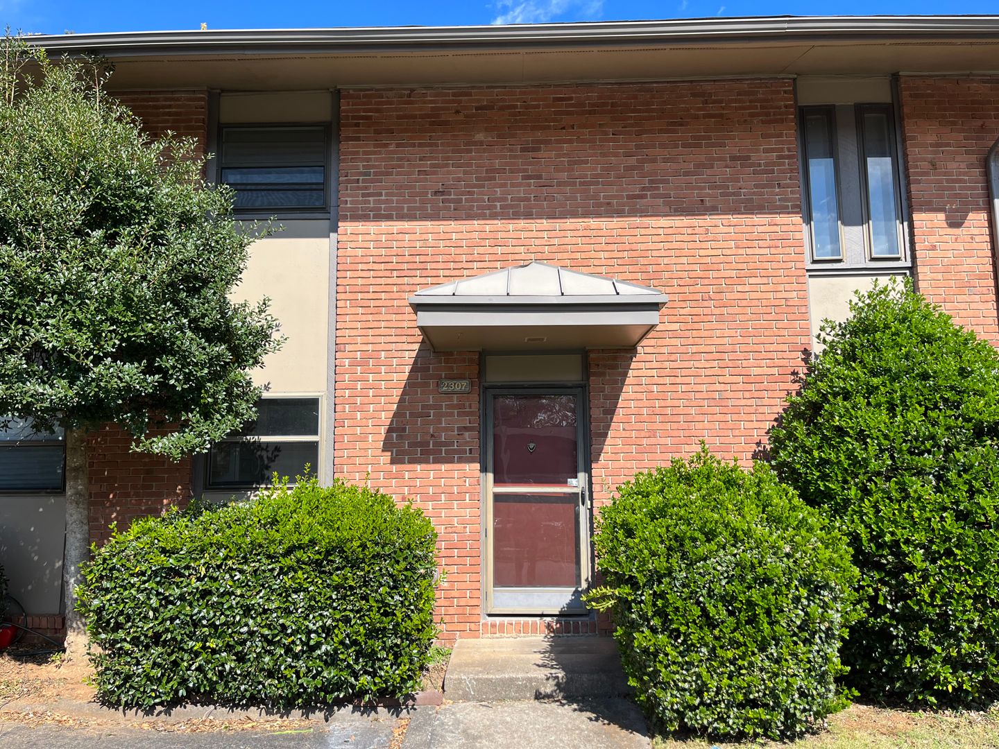 Huntsville House: 2307 Colony Dr