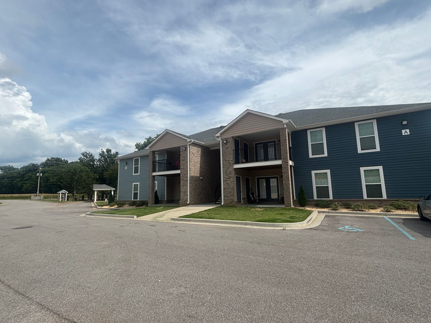 New Market Apartment: 3943 Winchester Road