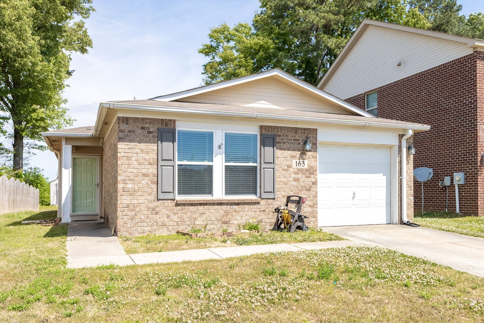 Owens Cross Rd House: 163 Sedgewick Drive