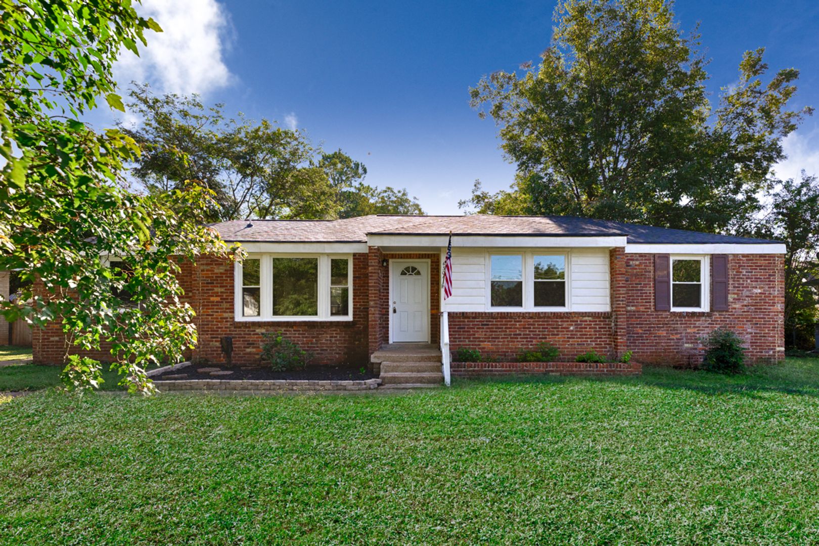 Huntsville House: 4304 Lakeview Dr