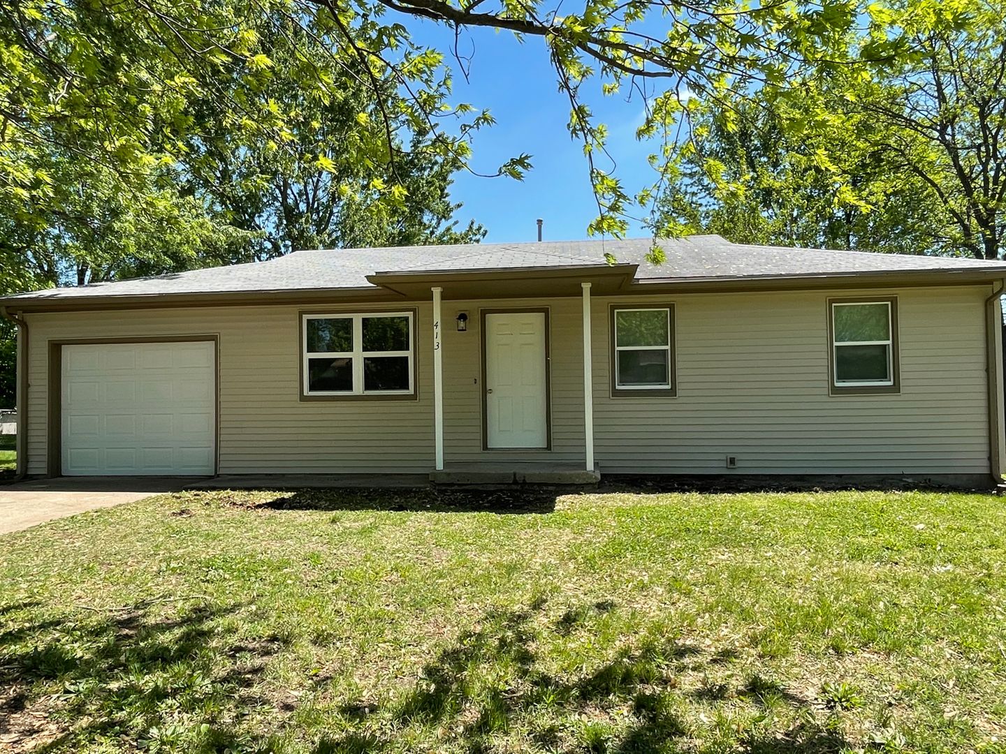 Iola House: 413 N Kansas