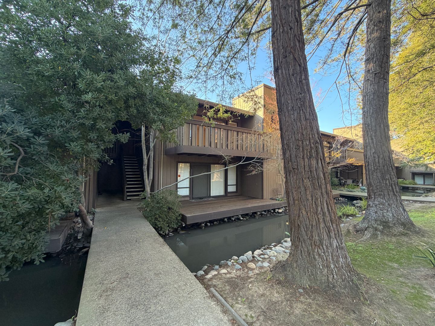 Sacramento House: 2404 Larkspur Lane # 258