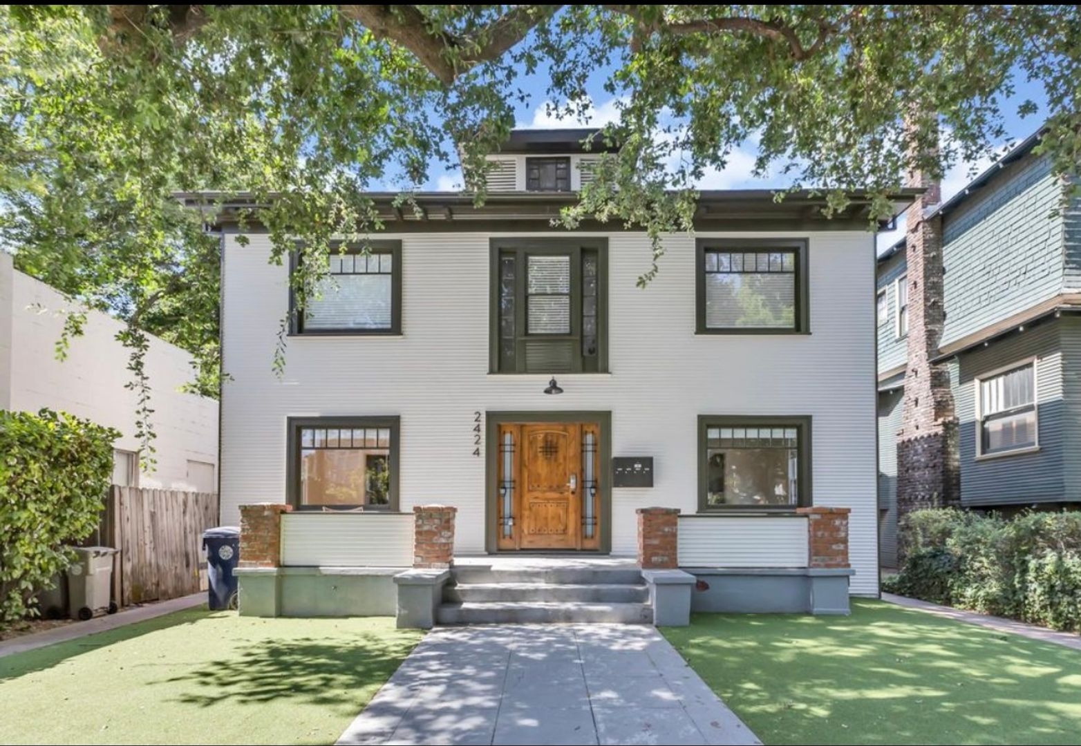 Sacramento Apartment: 2424 L Street #4