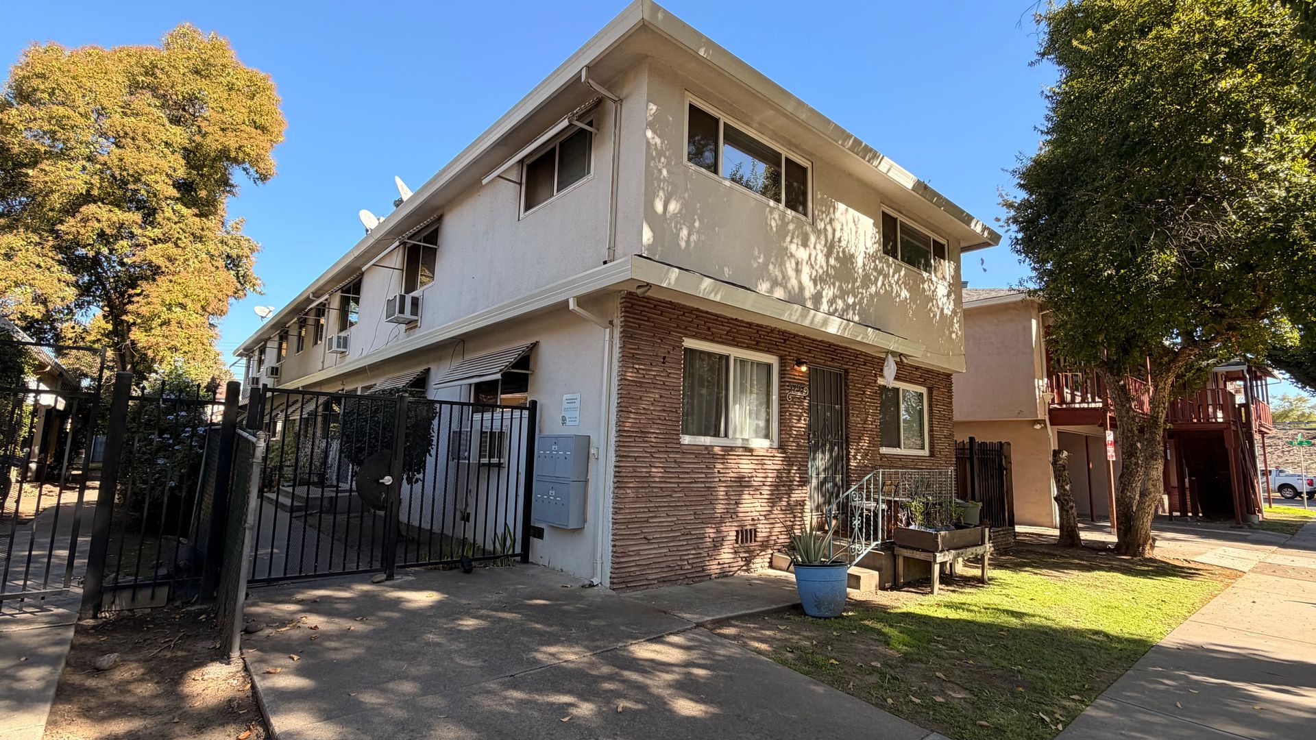 Sacramento Apartment: 2727 V Street - Apts