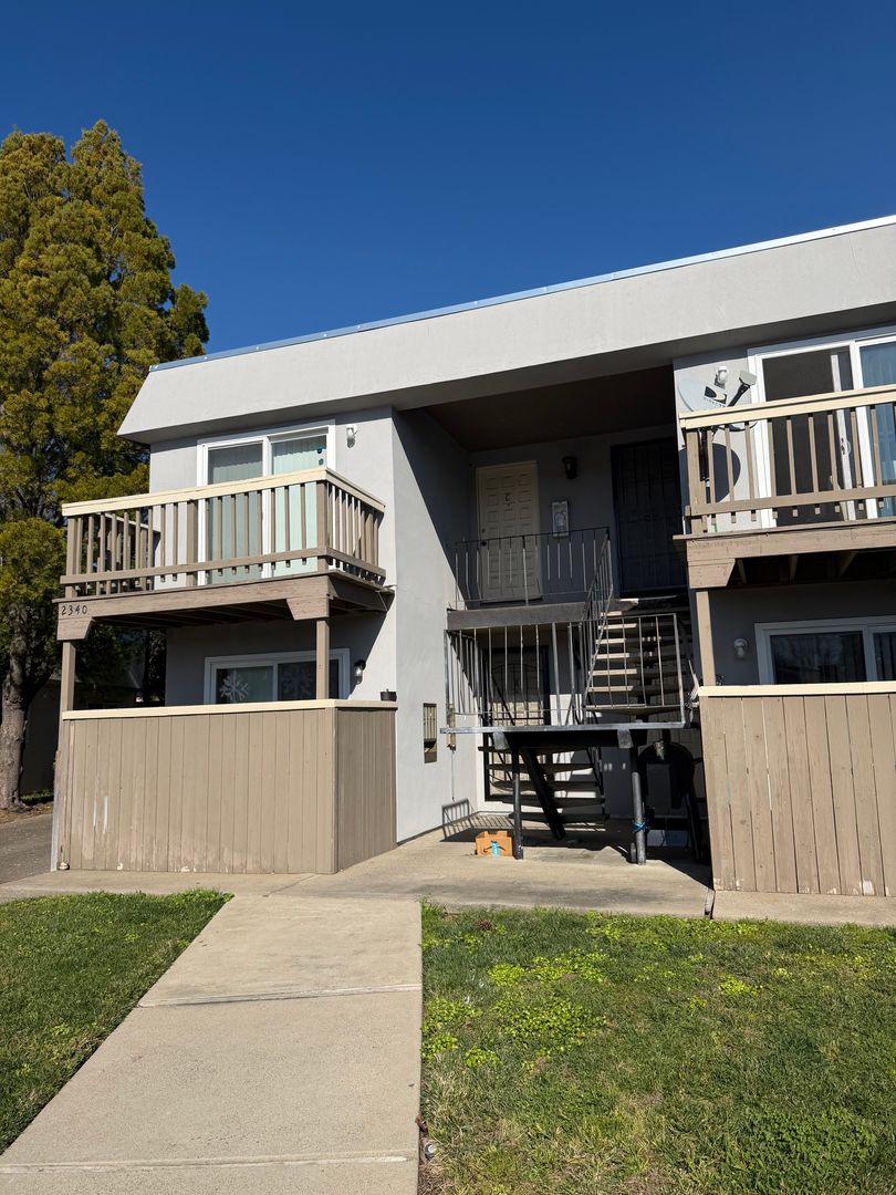 Sacramento Apartment: 2340 Villanova Cir