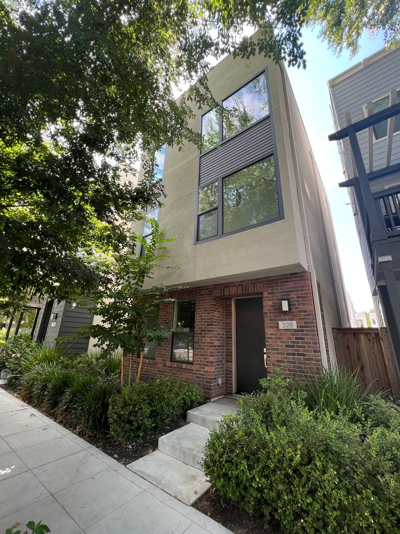 Sacramento House: 328 11th Street