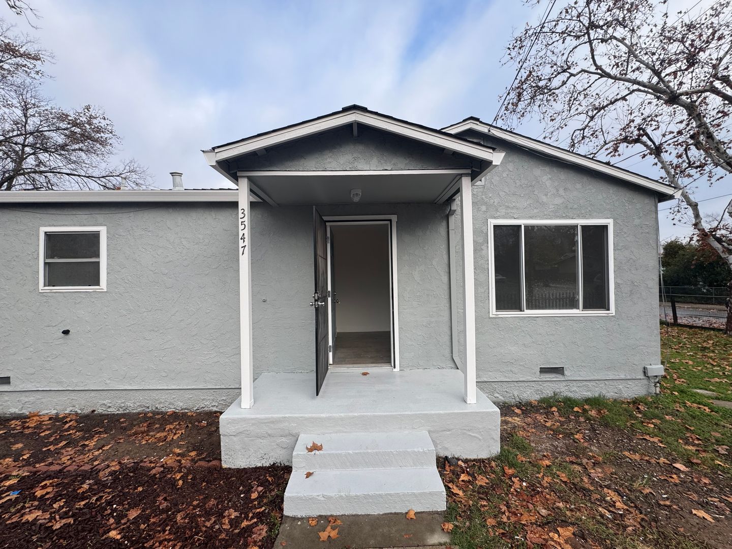 Sacramento House: 3547 10th Ave