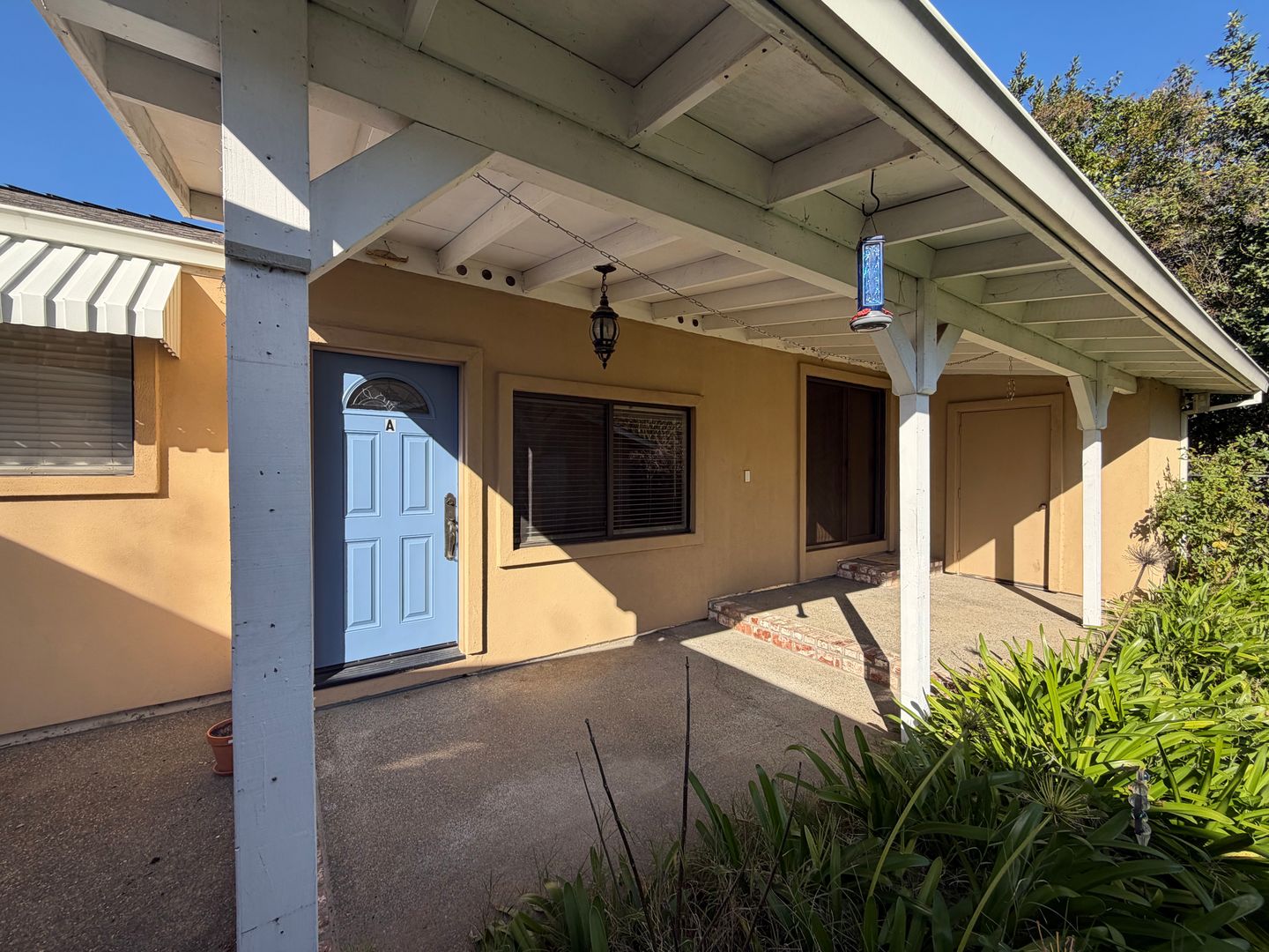 Carmichael Apartment: 2720 Larry Lane