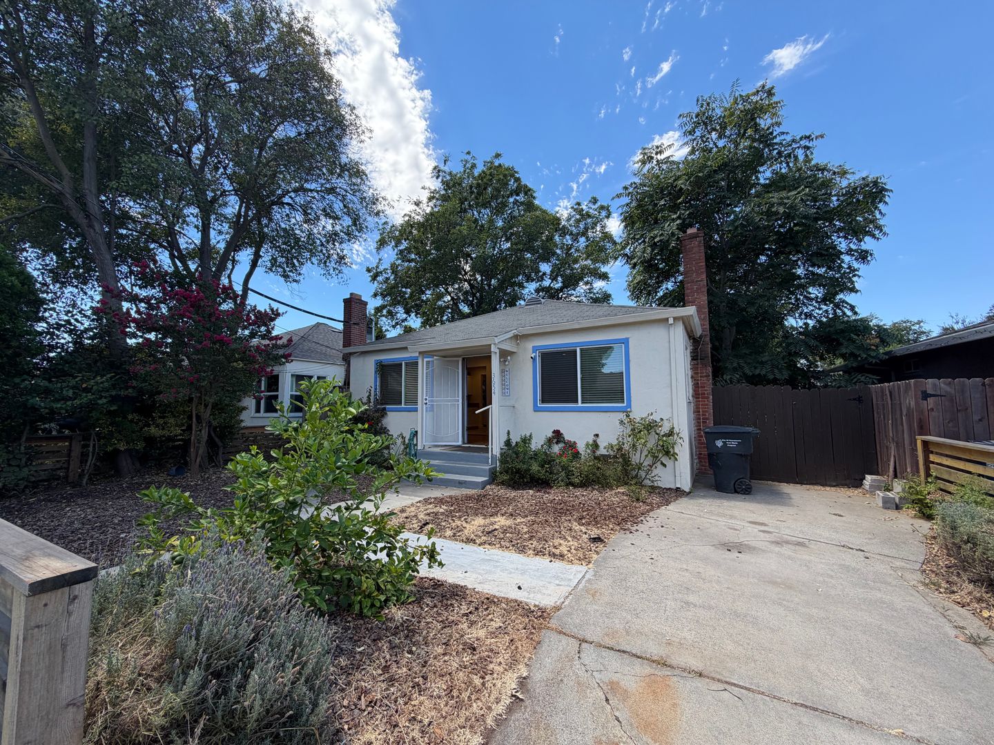 Sacramento Apartment: 3654 52nd Street