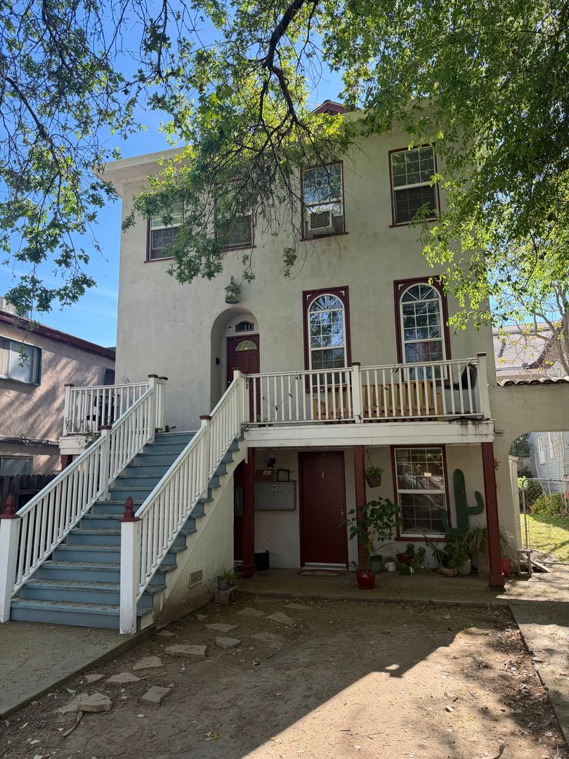 Sacramento Apartment: 1706 H Street