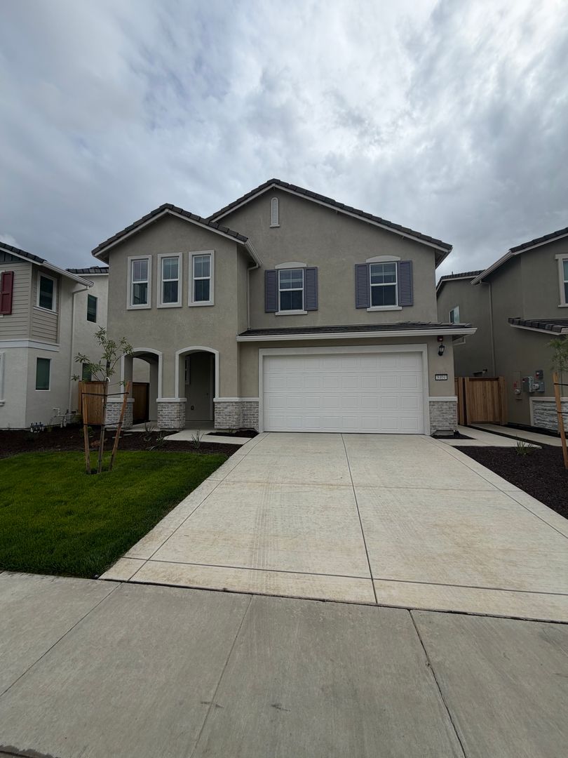 Elk Grove House: 8404 Sinesky Way