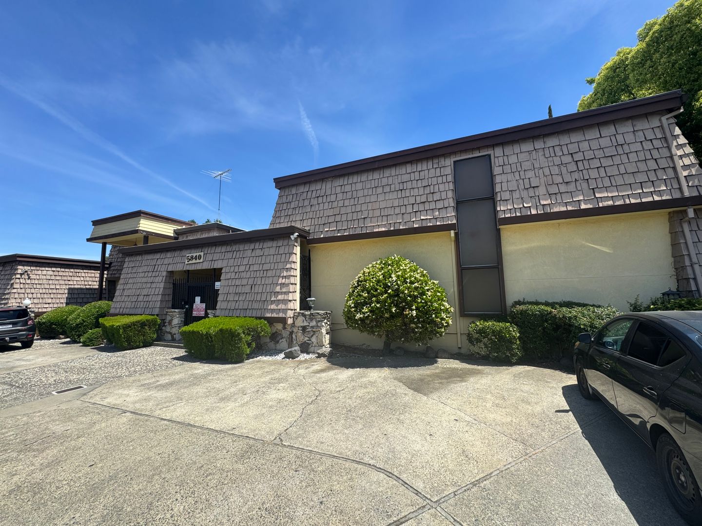 Carmichael Apartment: 5840 Fair Oaks Blvd