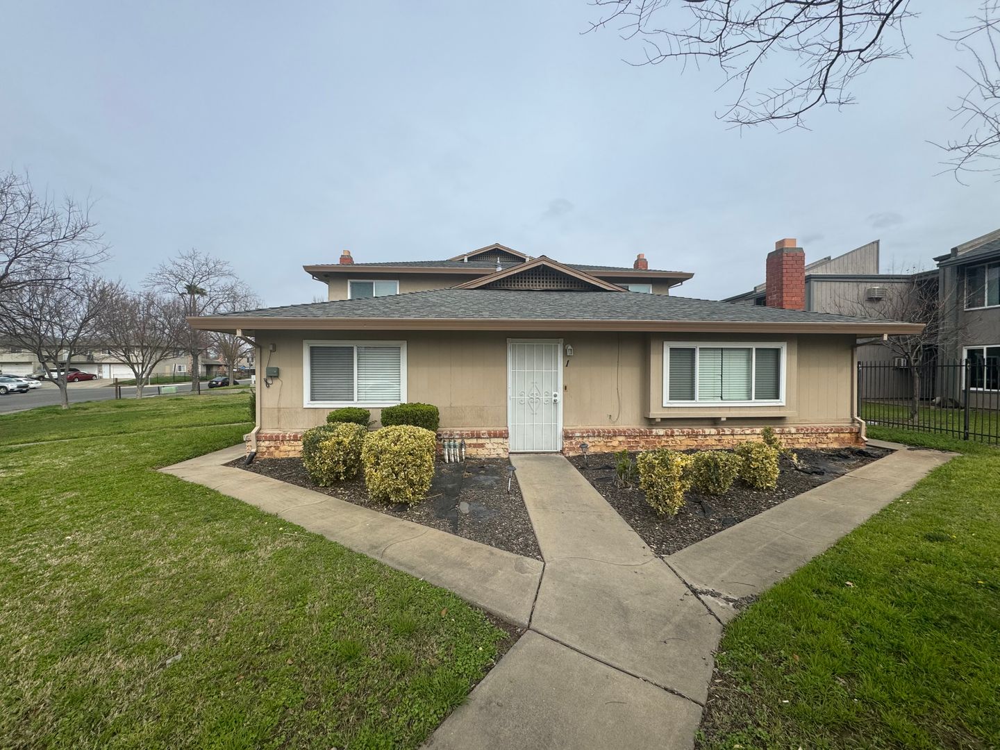 Sacramento Apartment: 5619 42nd Street