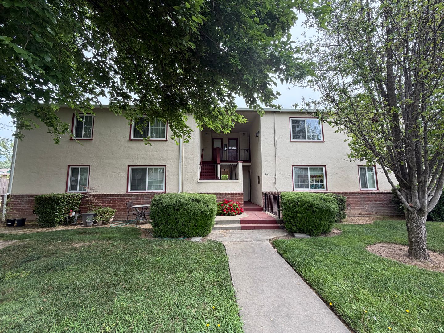 Sacamento Apartment: 135 Baxter Ave - Apts