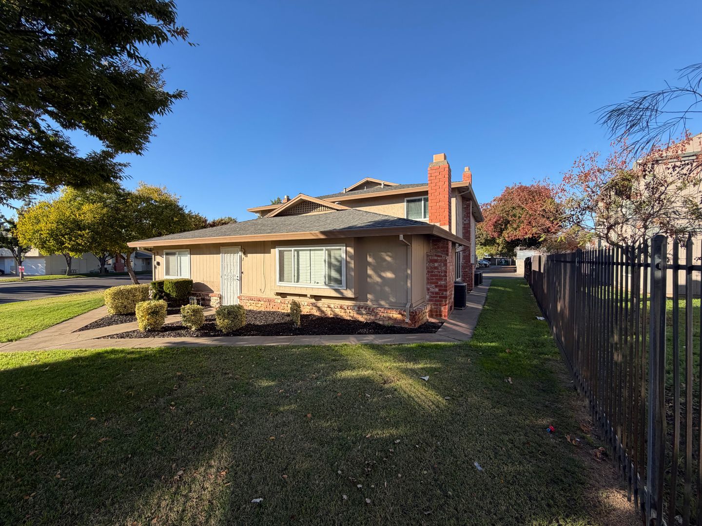 Sacramento Apartment: 5619 42nd Street