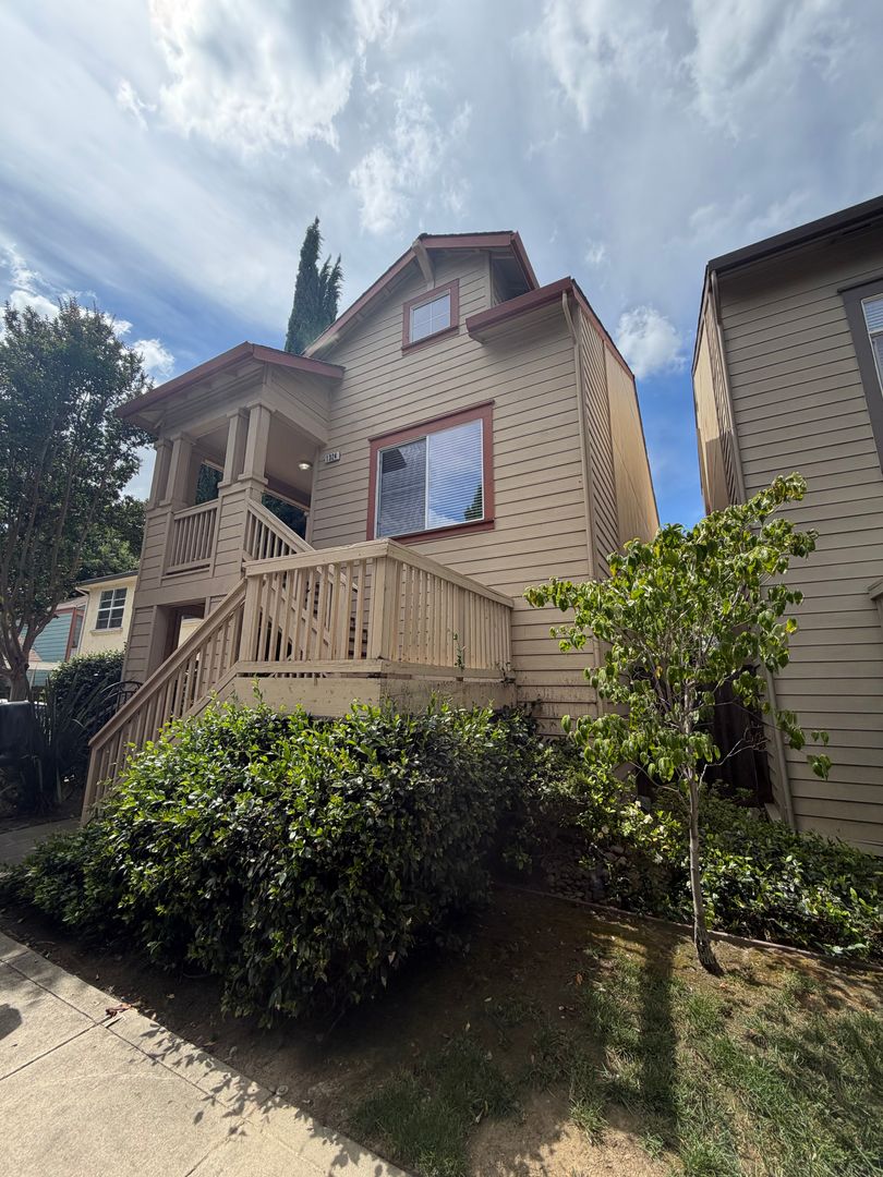 Sacramento House: 1324 Kondos Ave