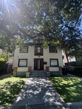 2 bedroom | 1 bathroom | Upstairs Midtown Apartment – photo 1