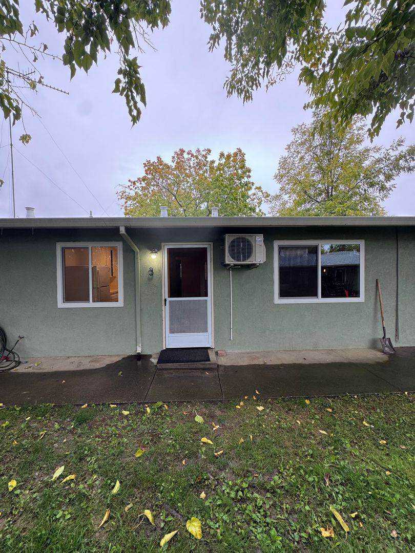 Orangevale Apartment: 6426 Benning St - Apts
