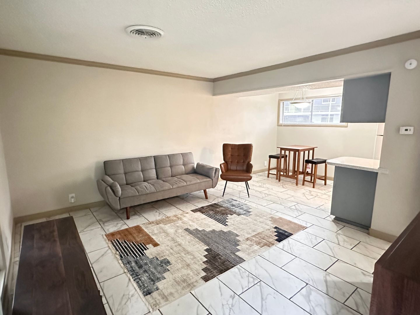 Commerce Apartment: 801 Culver St