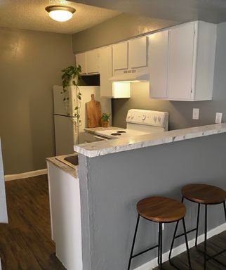 Modern, and Spacious 2 Bedroom/ 2 Bath. ALL BILLS PAID – photo 1